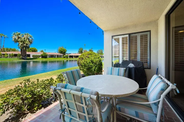 24-web-or-mls-KS_Lago_Miller_0726_024
