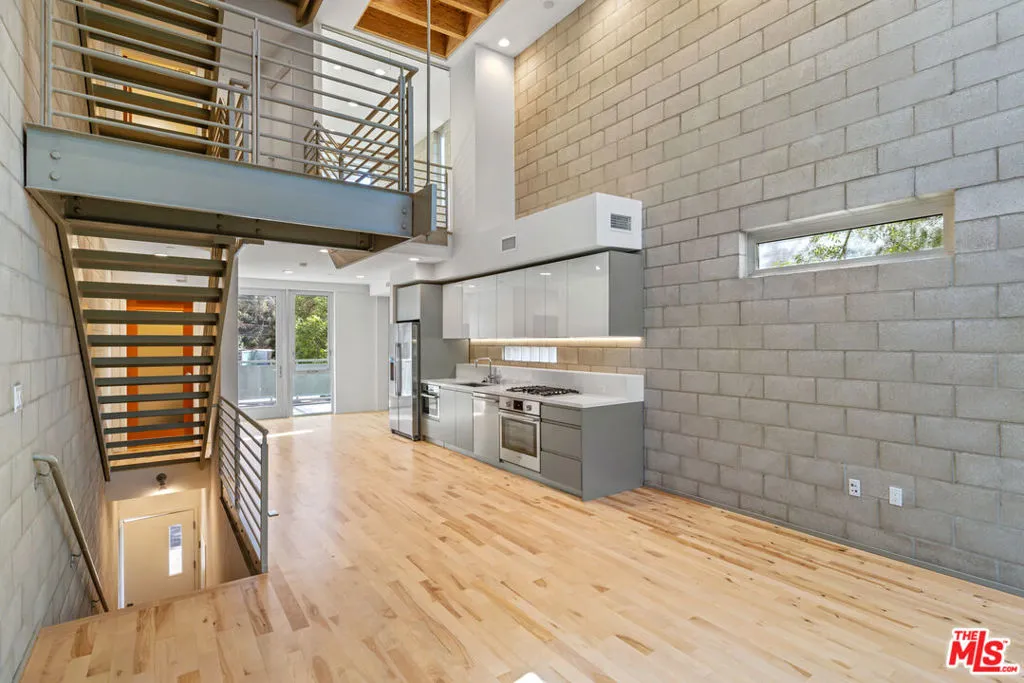 3450 Cahuenga Boulevard 801, Los Angeles, California 90068 — photo 4
