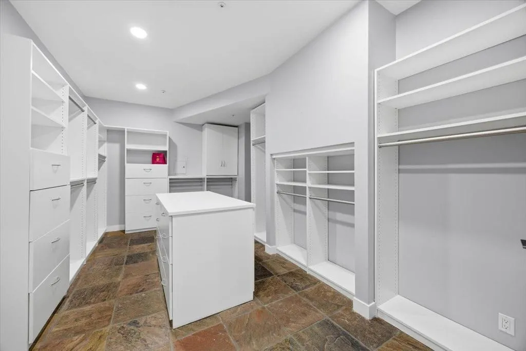 Primary Dream Closet (Part 1/3)