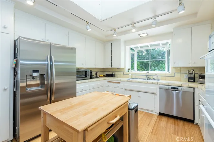 11446 Amanda Drive, Studio City, California 91604