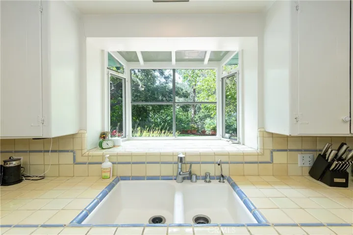 11446 Amanda Drive, Studio City, California 91604
