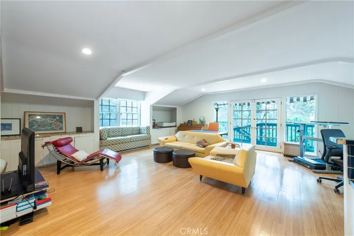 11446 Amanda Drive, Studio City, California 91604