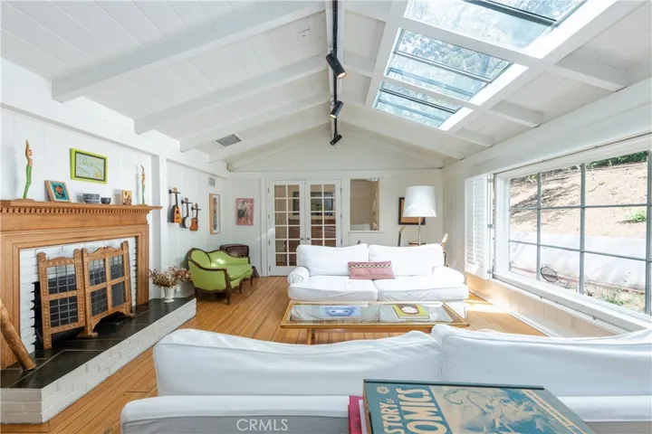 11446 Amanda Drive, Studio City, California 91604