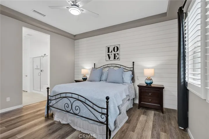 notice the tray ceiling