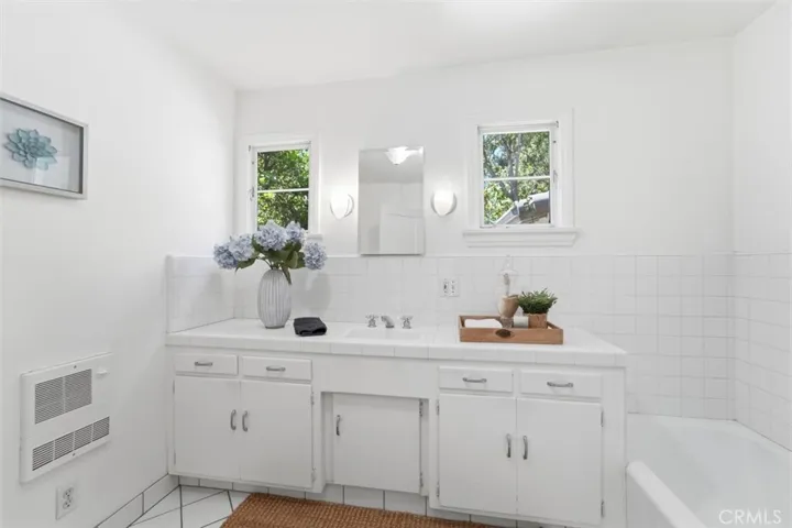 4630 Gould Avenue, La Canada Flintridge, California 91011