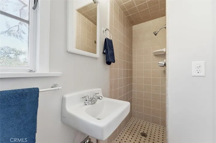 4630 Gould Avenue, La Canada Flintridge, California 91011