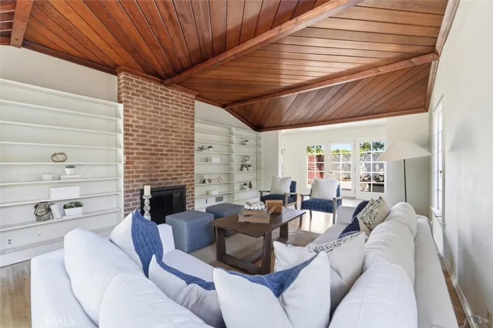 4630 Gould Avenue, La Canada Flintridge, California 91011