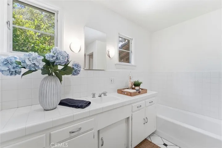 4630 Gould Avenue, La Canada Flintridge, California 91011