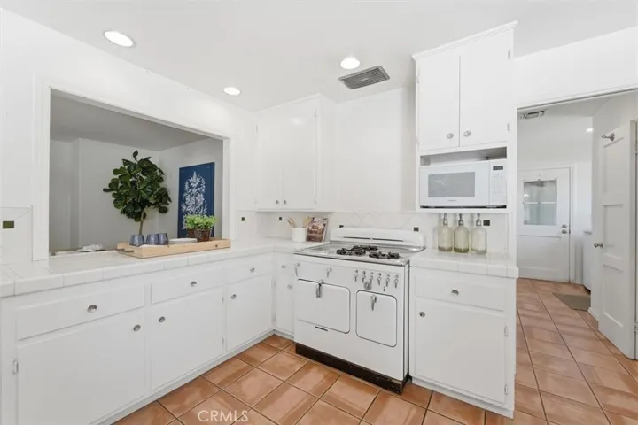 4630 Gould Avenue, La Canada Flintridge, California 91011