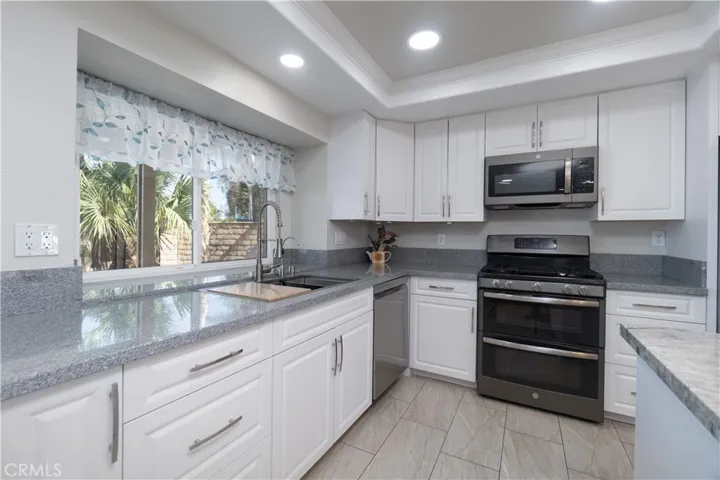 1750 Greenview, Corona, California 92878
