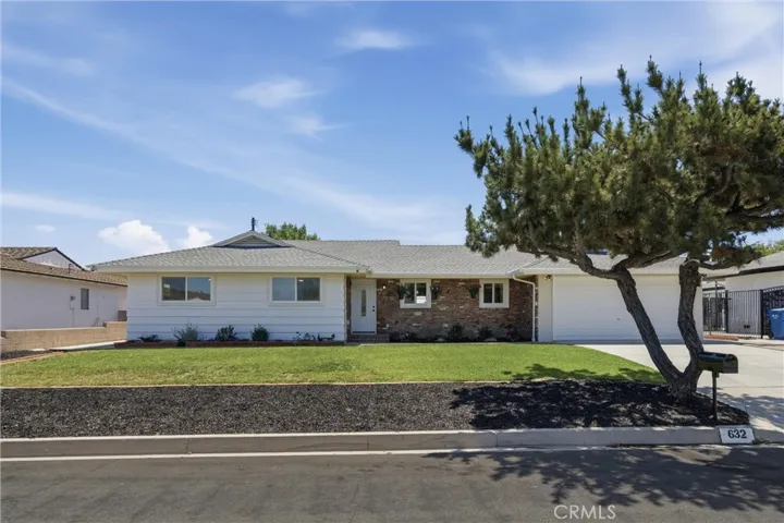 632 S. Donna Beth Ave - 1,852 sq ft of living space and an attached 1,100 sq ft (approx.) garage.