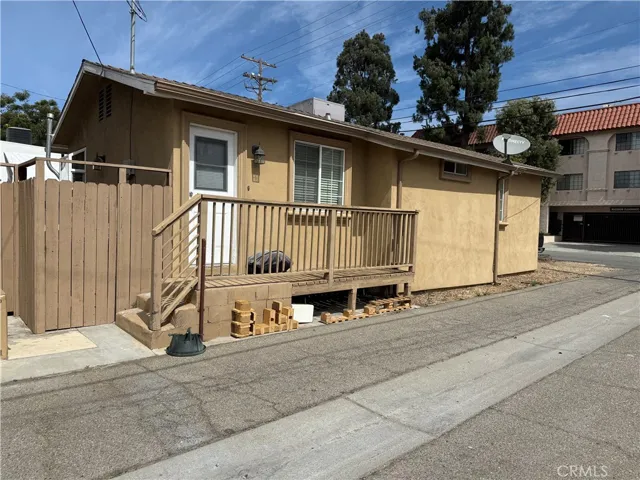 2014 Peyton Avenue, Burbank, California 91504