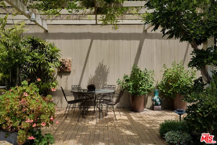344 S Cliffwood Avenue, Los Angeles, California 90049
