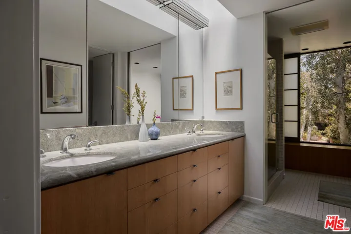 344 S Cliffwood Avenue, Los Angeles, California 90049