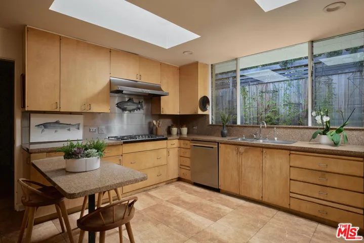 344 S Cliffwood Avenue, Los Angeles, California 90049