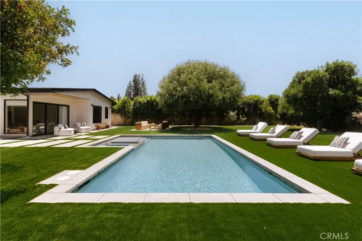 5313 Crebs Avenue, Tarzana, California 91356