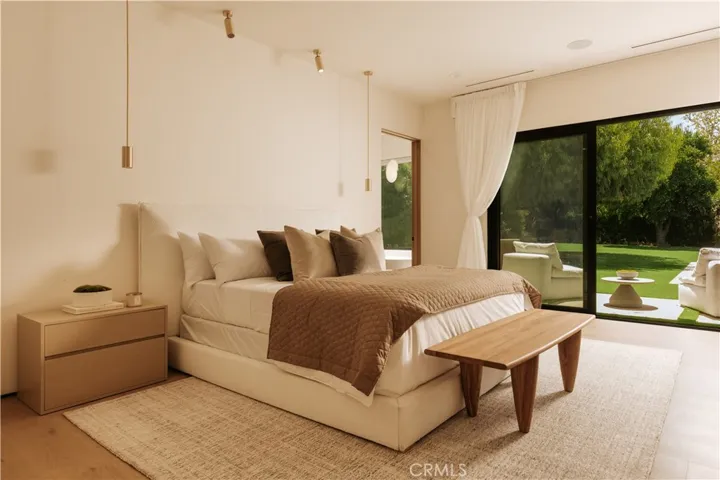 5313 Crebs Avenue, Tarzana, California 91356
