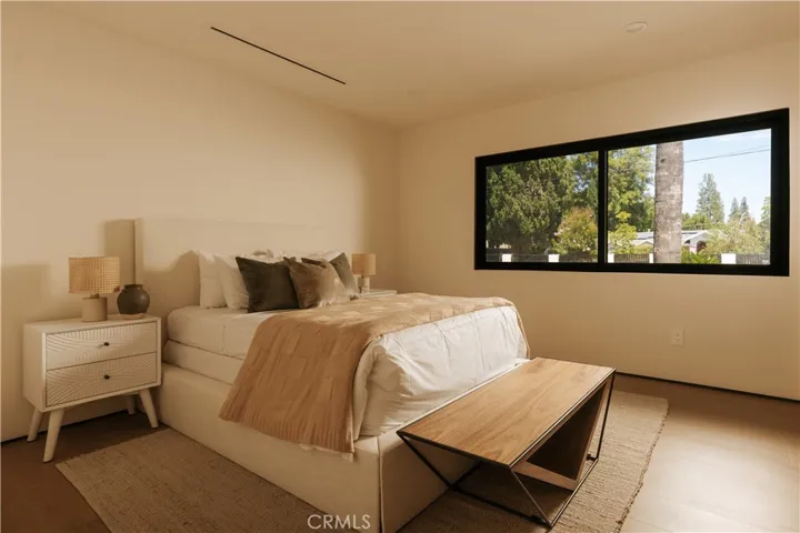 5313 Crebs Avenue, Tarzana, California 91356