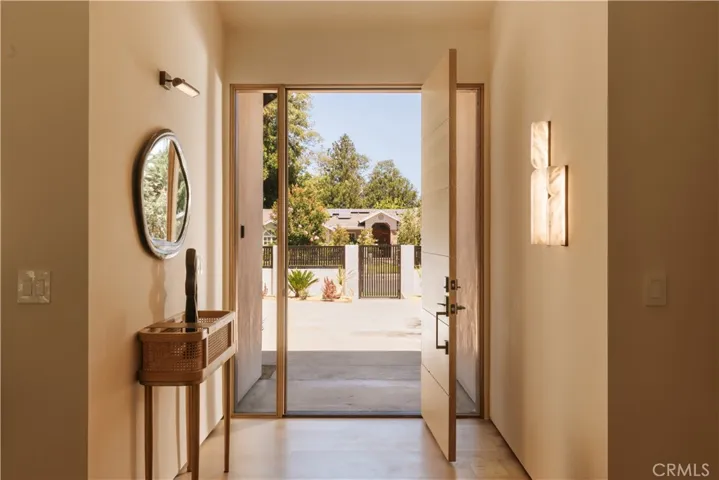 5313 Crebs Avenue, Tarzana, California 91356