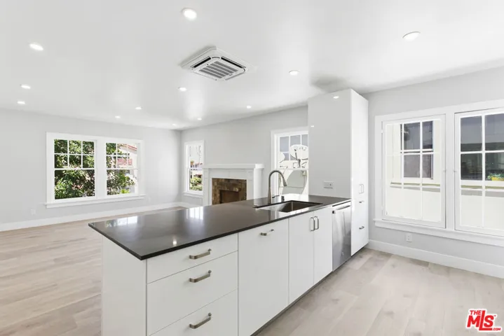 224 1/2 N New Hampshire Avenue, Los Angeles, California 90004