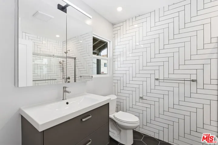 224 1/2 N New Hampshire Avenue, Los Angeles, California 90004
