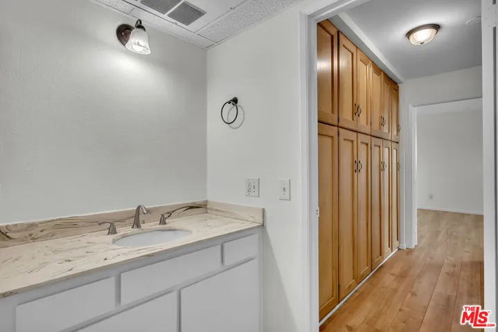 620 N Kenwood Street 209, Glendale, California 91206