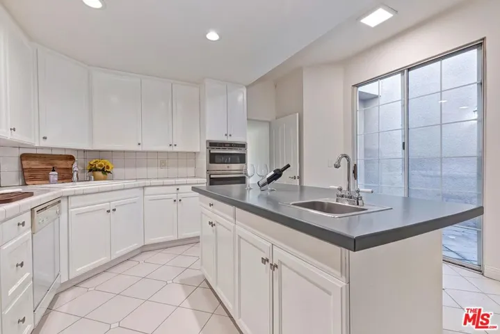Kitchen, Atrium