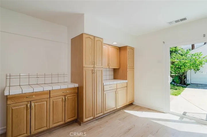 2007 W Kenneth Road, Glendale, California 91201