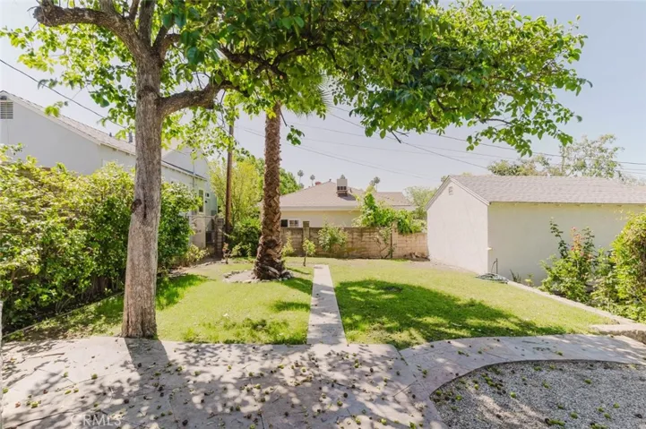 2007 W Kenneth Road, Glendale, California 91201