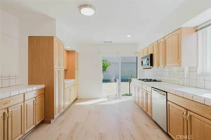 2007 W Kenneth Road, Glendale, California 91201