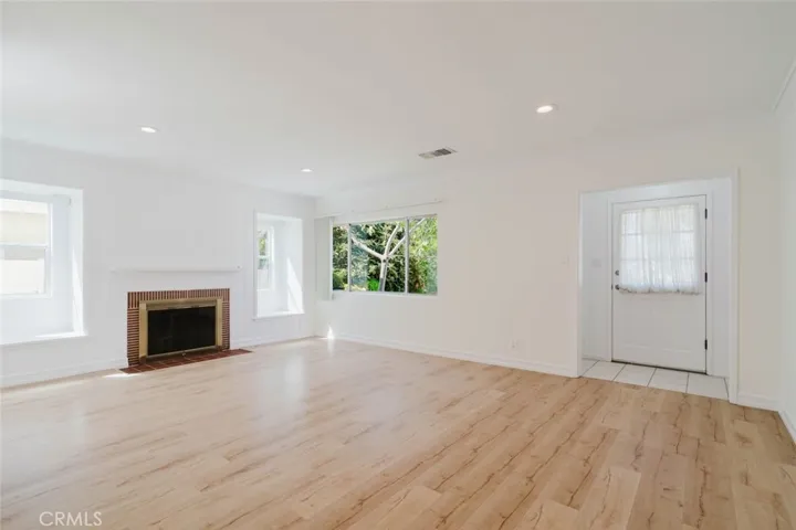 2007 W Kenneth Road, Glendale, California 91201