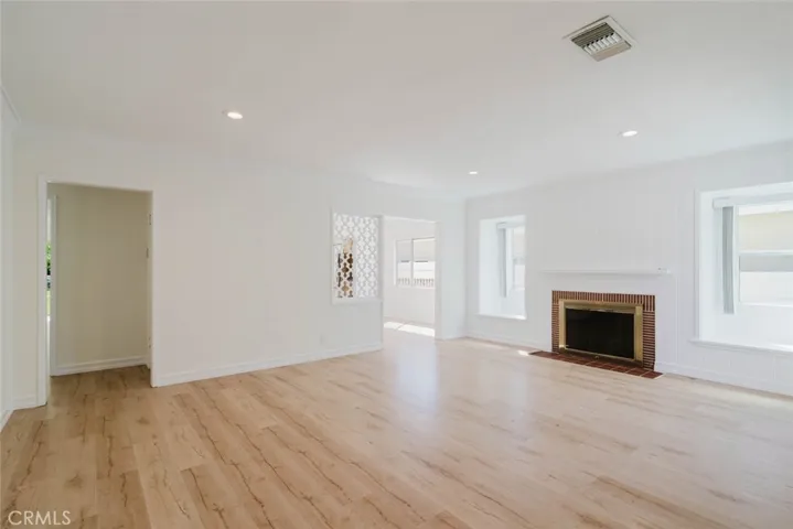 2007 W Kenneth Road, Glendale, California 91201