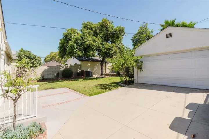 2007 W Kenneth Road, Glendale, California 91201