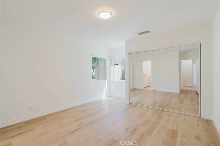 2007 W Kenneth Road, Glendale, California 91201
