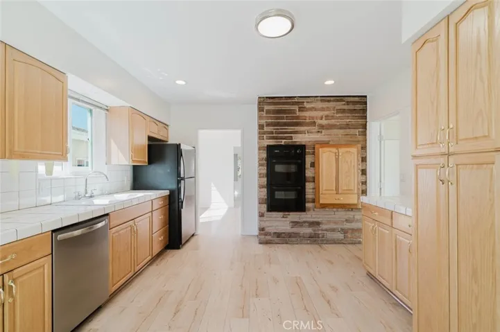 2007 W Kenneth Road, Glendale, California 91201