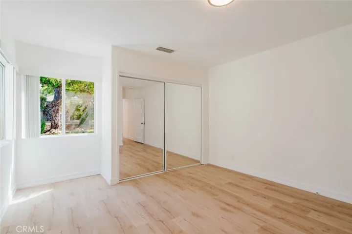2007 W Kenneth Road, Glendale, California 91201