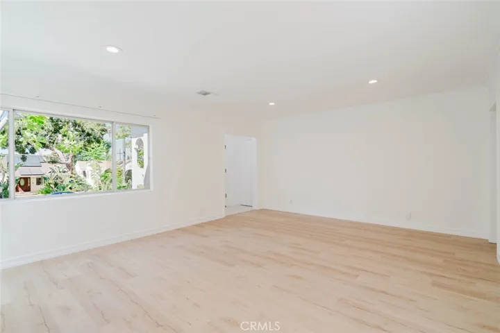 2007 W Kenneth Road, Glendale, California 91201