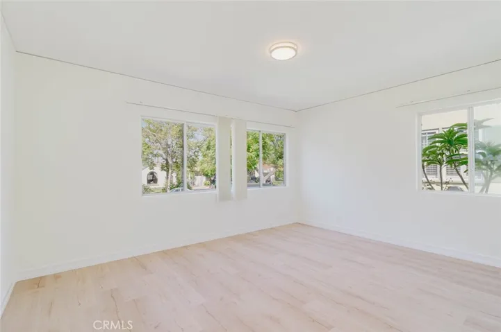 2007 W Kenneth Road, Glendale, California 91201