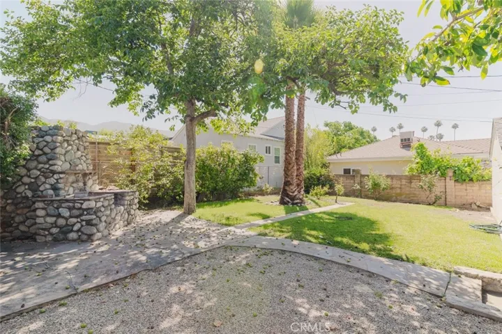 2007 W Kenneth Road, Glendale, California 91201