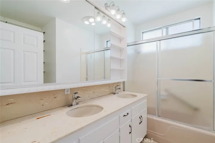 2007 W Kenneth Road, Glendale, California 91201