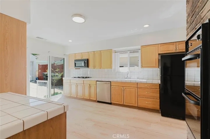 2007 W Kenneth Road, Glendale, California 91201