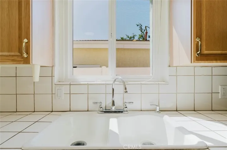 2007 W Kenneth Road, Glendale, California 91201