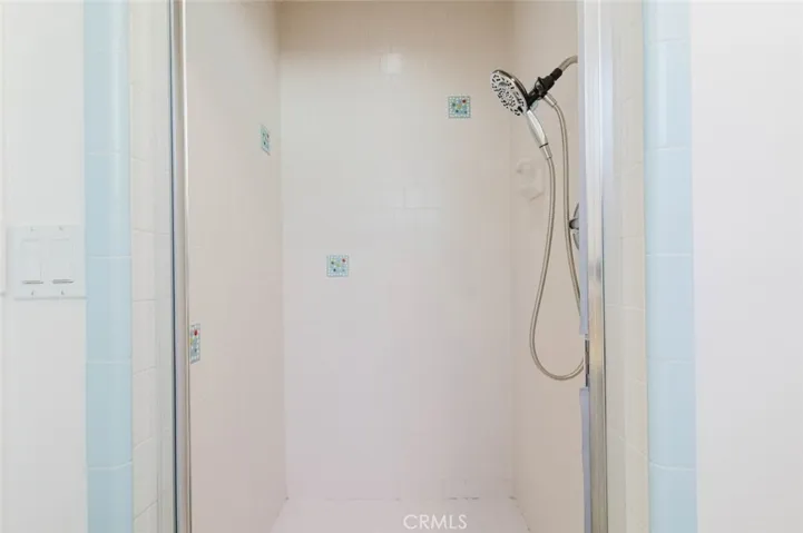 2007 W Kenneth Road, Glendale, California 91201