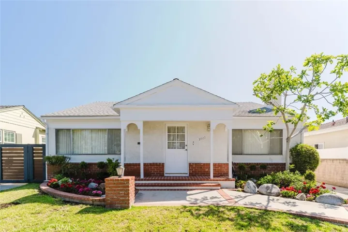 2007 W Kenneth Road, Glendale, California 91201