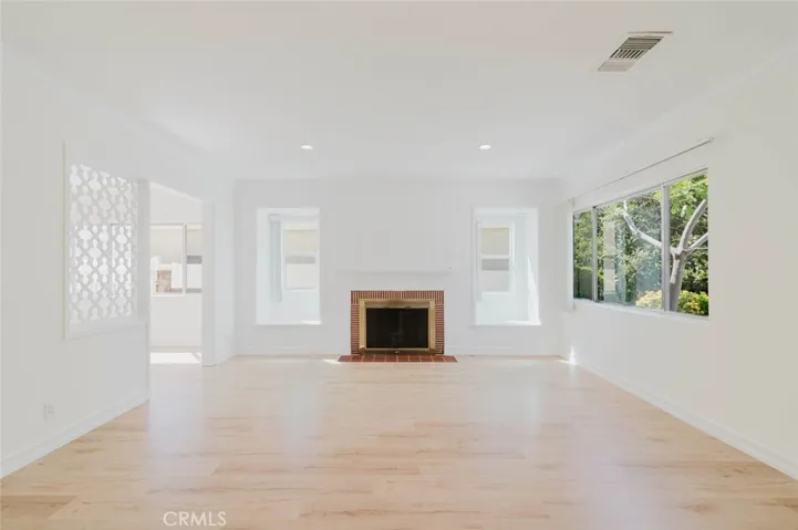 2007 W Kenneth Road, Glendale, California 91201