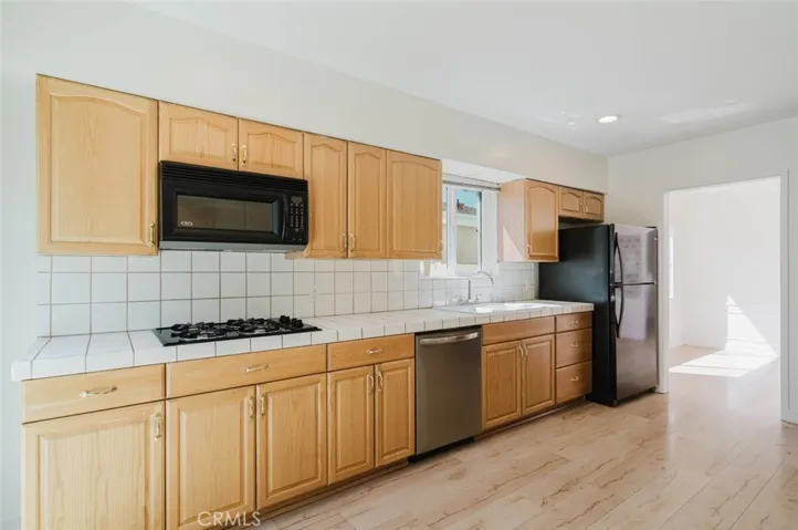 2007 W Kenneth Road, Glendale, California 91201