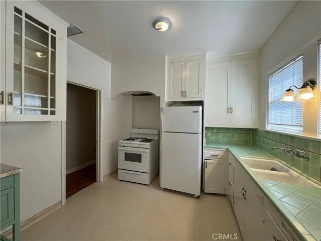 697 Mira Monte Place A, Pasadena, California 91101