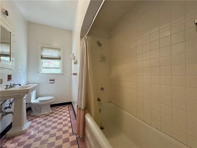 697 Mira Monte Place A, Pasadena, California 91101