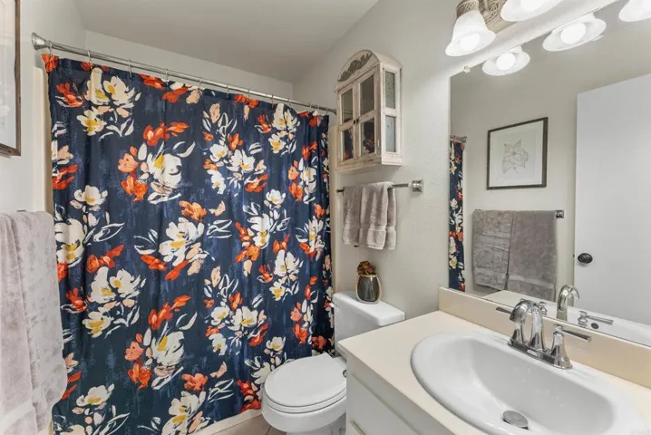 Full bathroom upstairs.