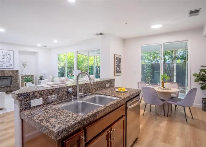 Open space kitchen/living room combo with breakfast nook